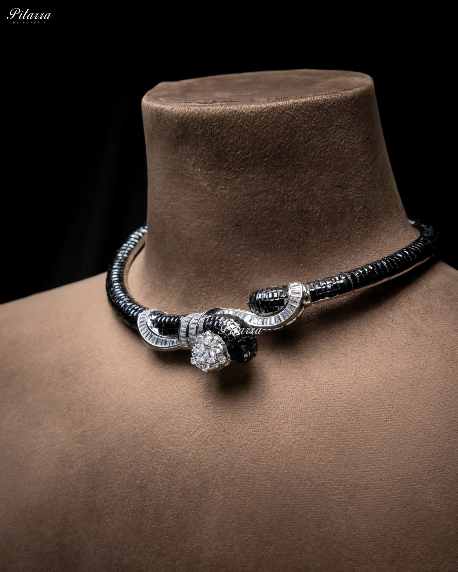 Black Unique Style Pitarra Crystal Choker Set