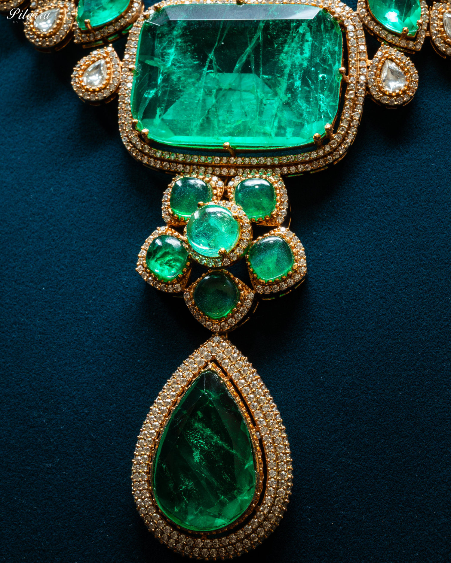 Green Stone Tear Drop Carved Necklace Set