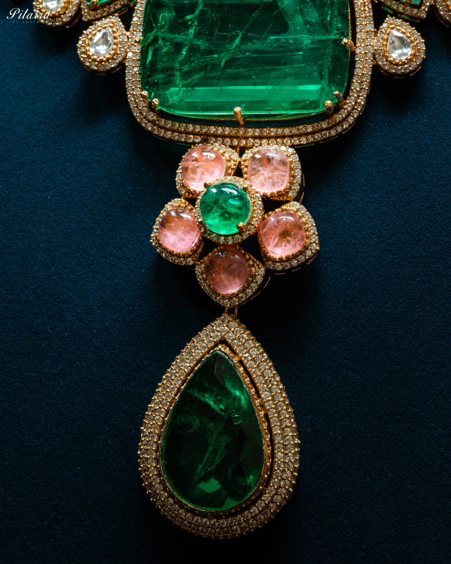 Emerald Stone Tear Drop Carved Necklace Set
