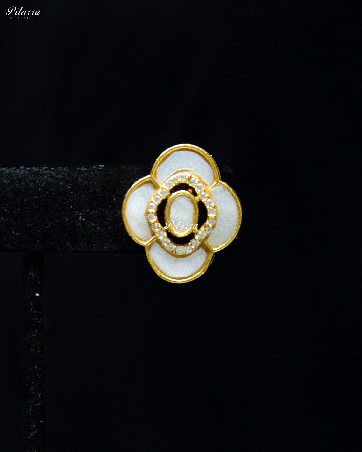 White Flora Shape Kundan Choker Set