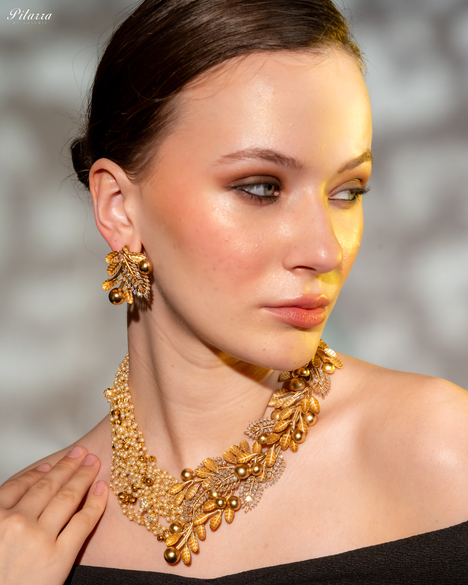 Antique Design Pearl and Leaf Necklace Set_Right Angle