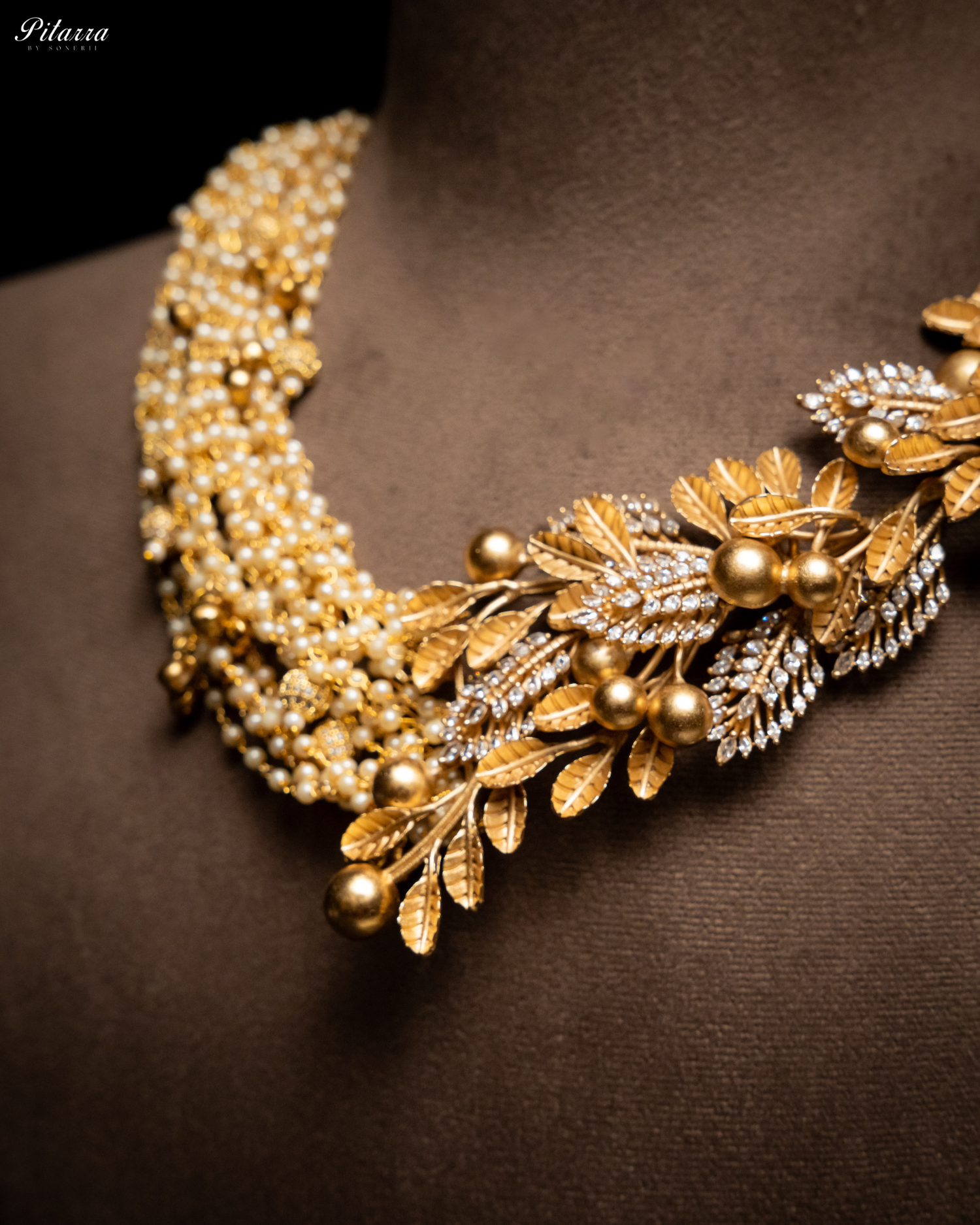 Antique Design Pearl and Leaf Necklace Set_Zoom Angle