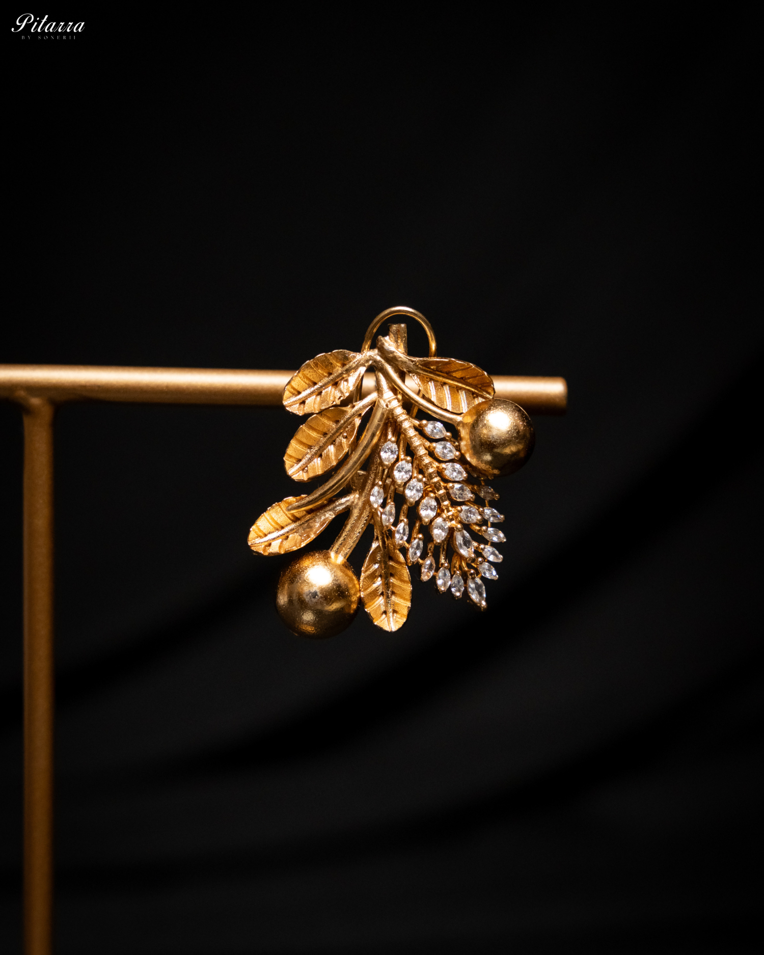 Antique Design Pearl and Leaf Necklace Set_Zoom Earrings