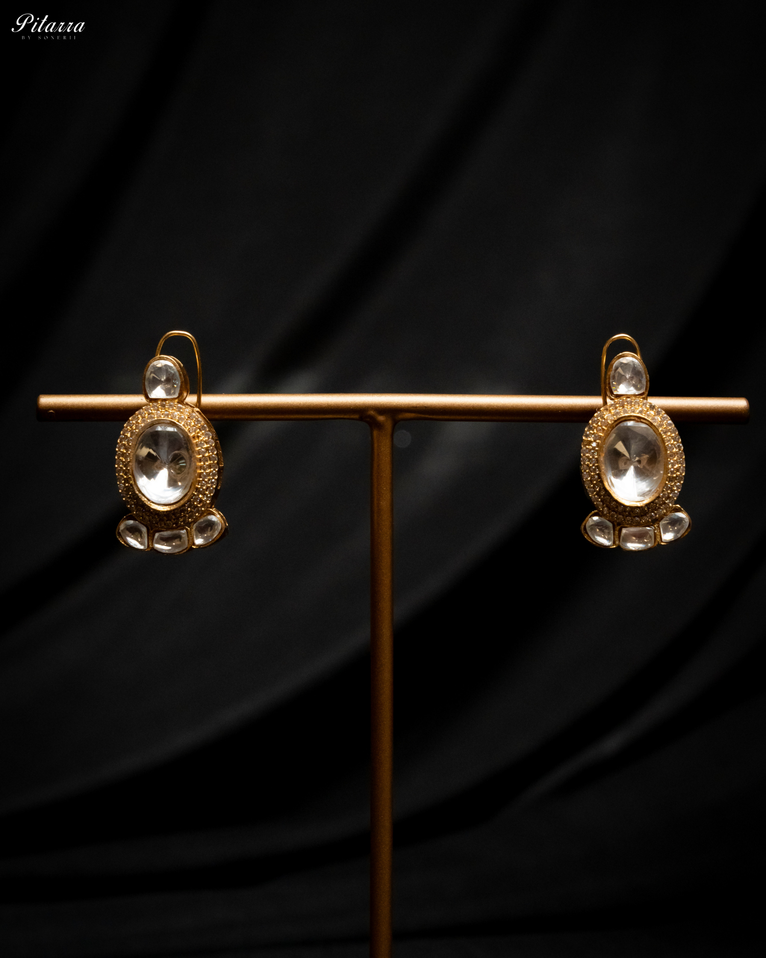 Antique Finish Golden Crystal Stone Kundan Set_Earrings