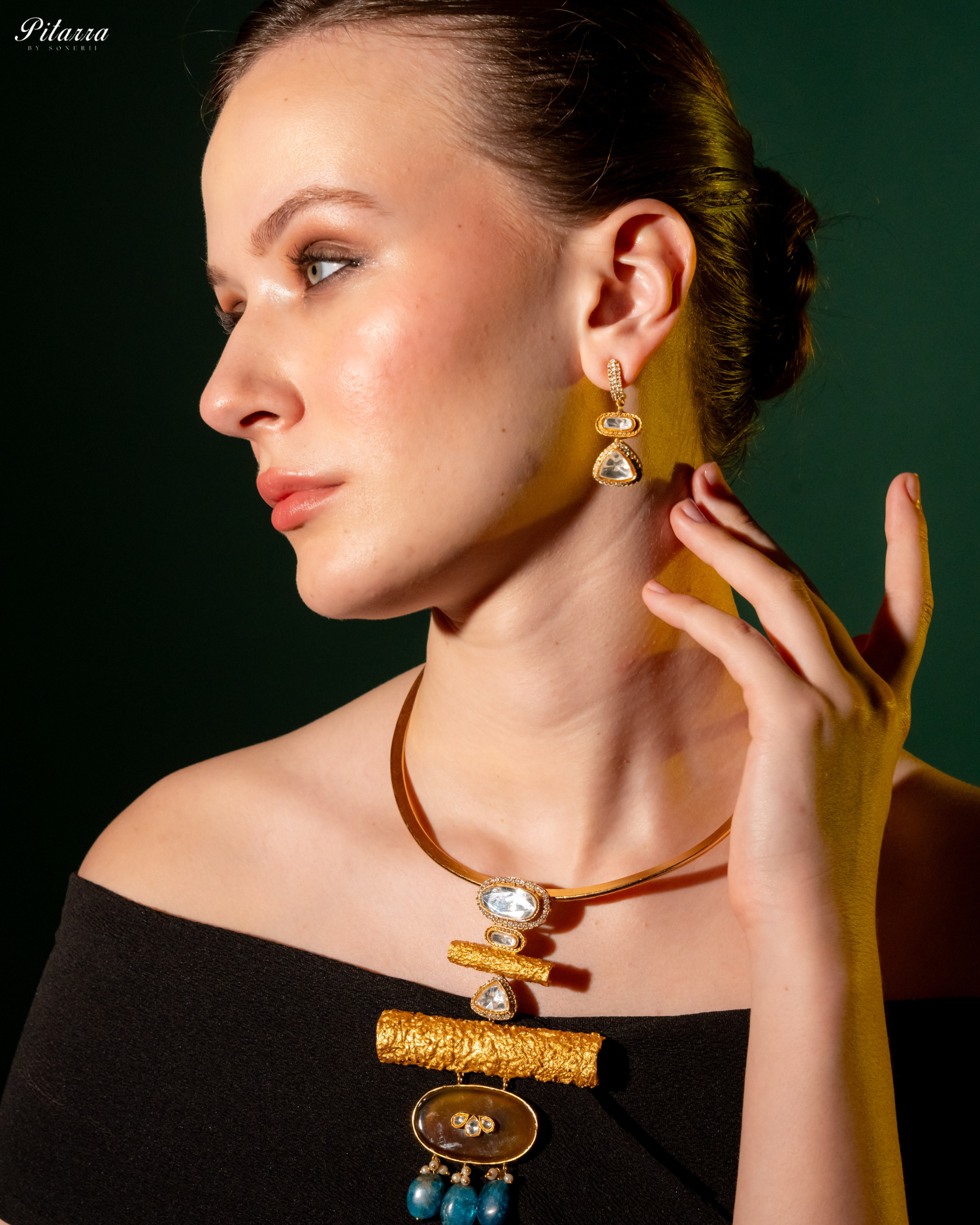 Blue Stone Vibrant Charm Pendant Set_Side Pose