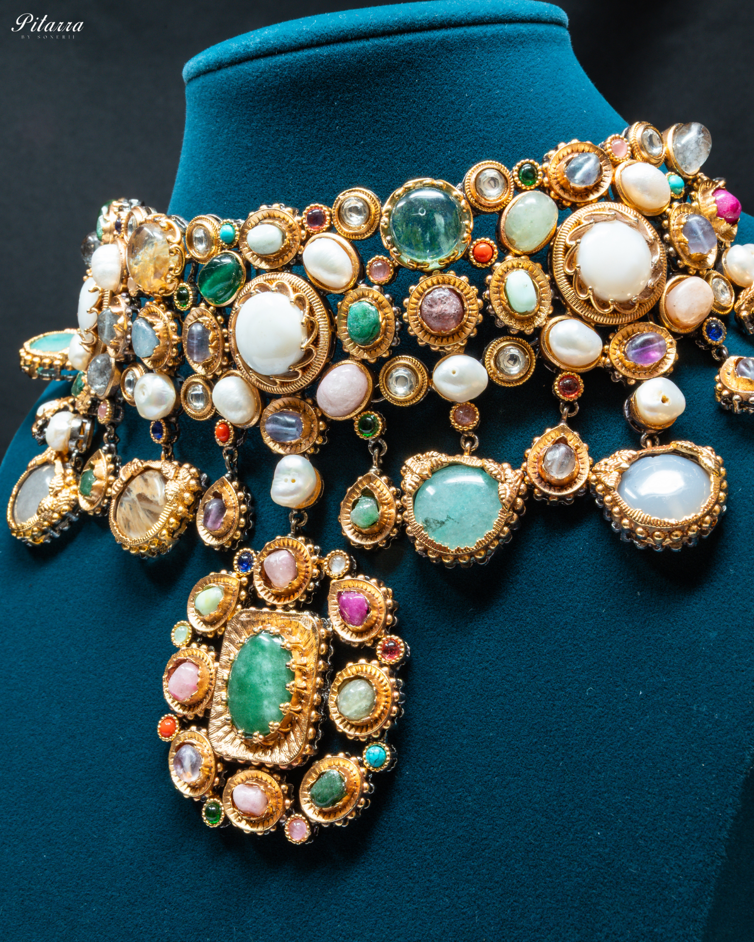 Elizabeth Royal Green Radiance Choker Set_Zoom Angle