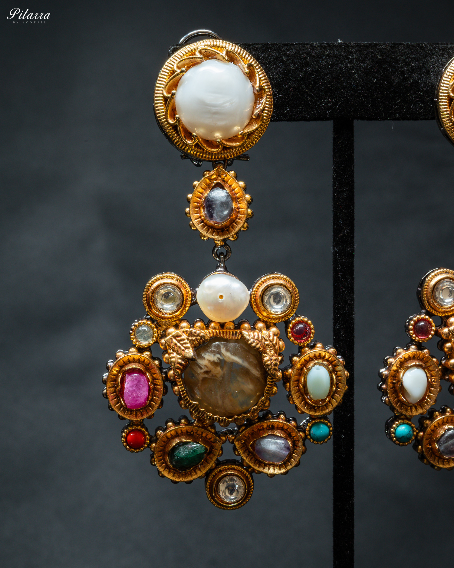 Elizabeth Royal Green Radiance Choker Set_Zoom Earrings