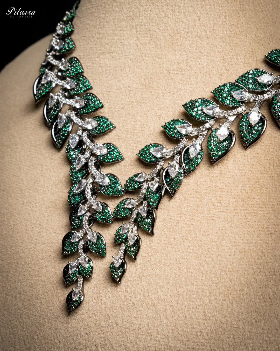 Emerald Green Stone Cubic Zirconia Necklace Set_Zoom Angle