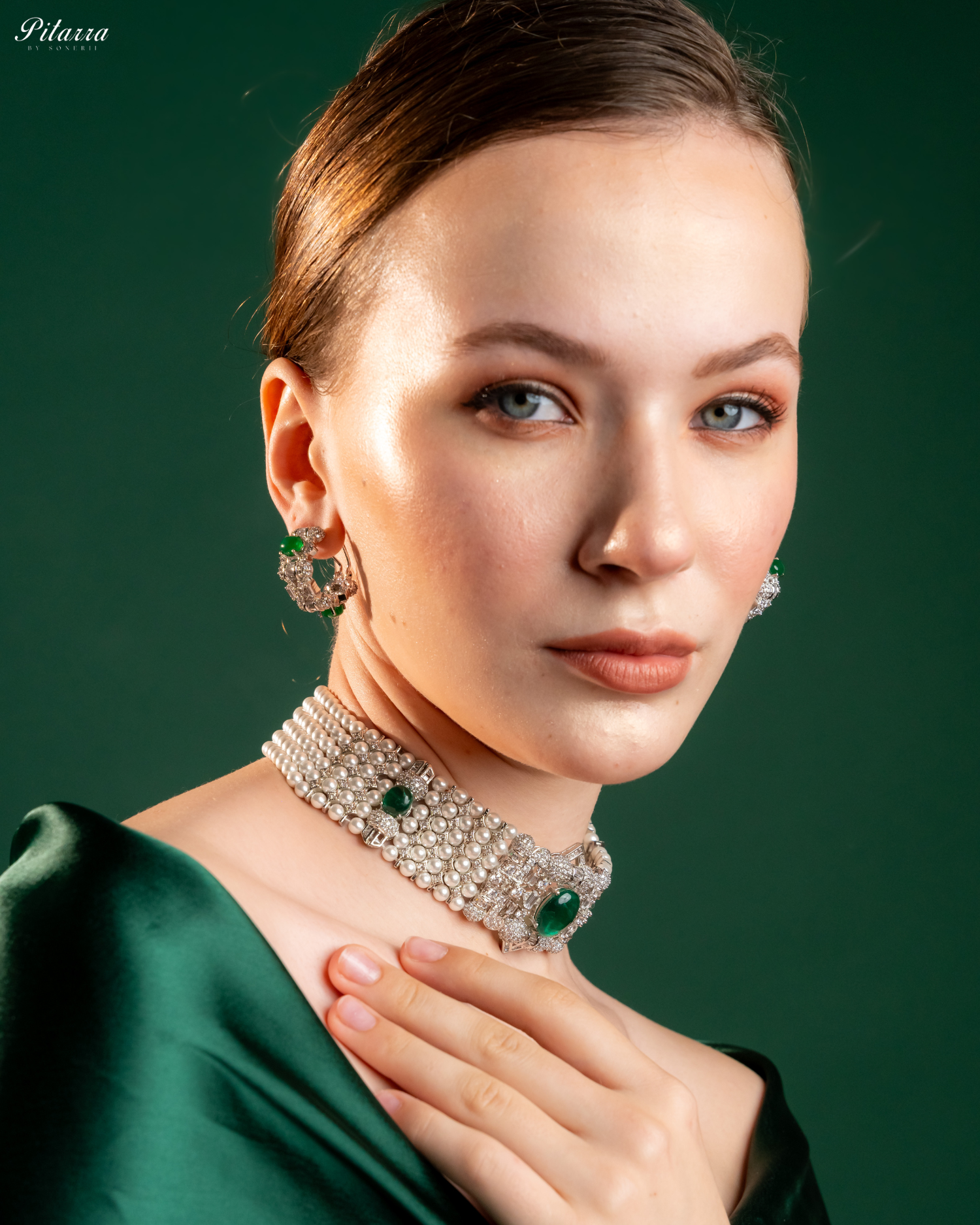 Green Carved Doublet and Pearl Choker_Side Image
