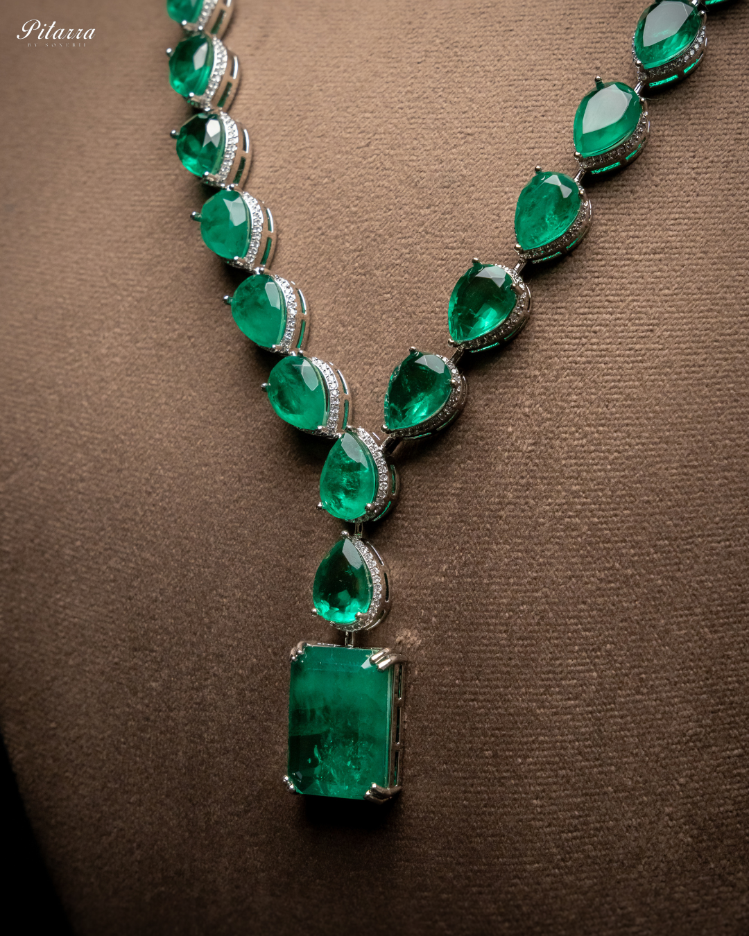 Green Stone Zirconia Necklace Set_Zoom Angle