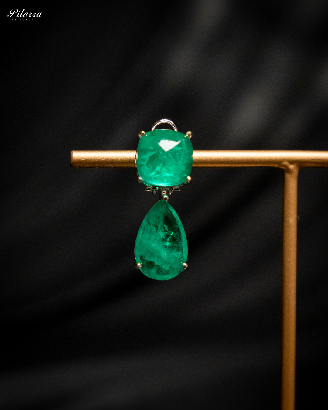 Pitarra Emerald Crystal Necklace Set_Zoom Earrings