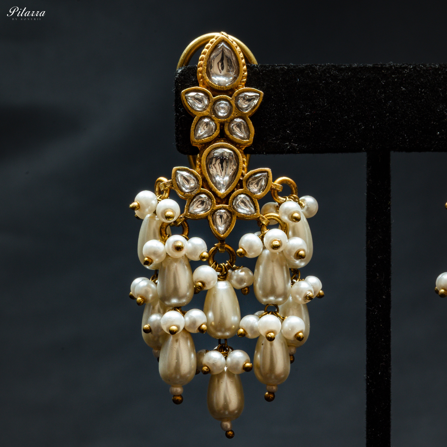 Pitarra_Golden_White_Beads_Kundan_Necklace_Set_Zoom Earrings