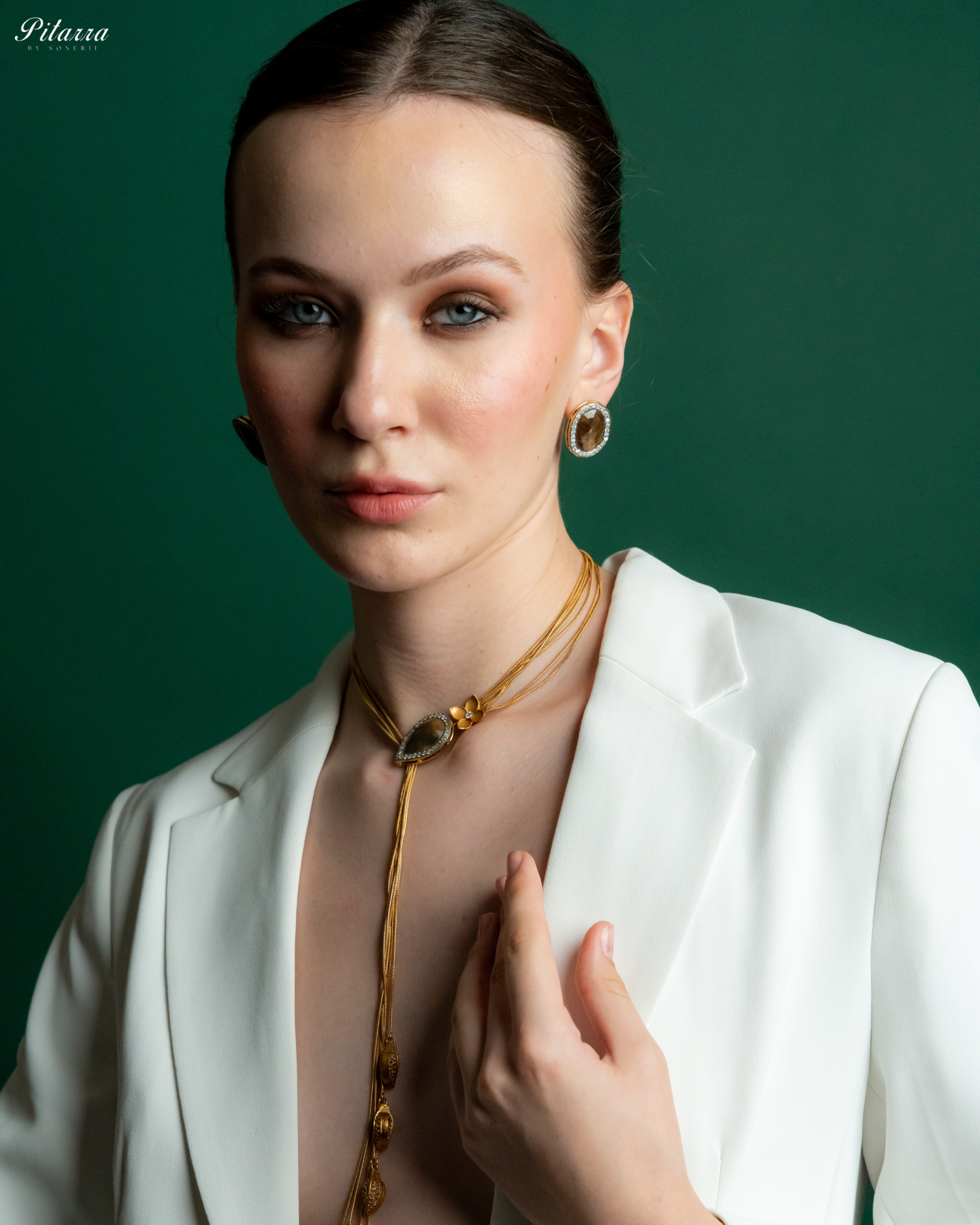 Pitarra Yellow Stone Golden Pendant Set_Side Angle