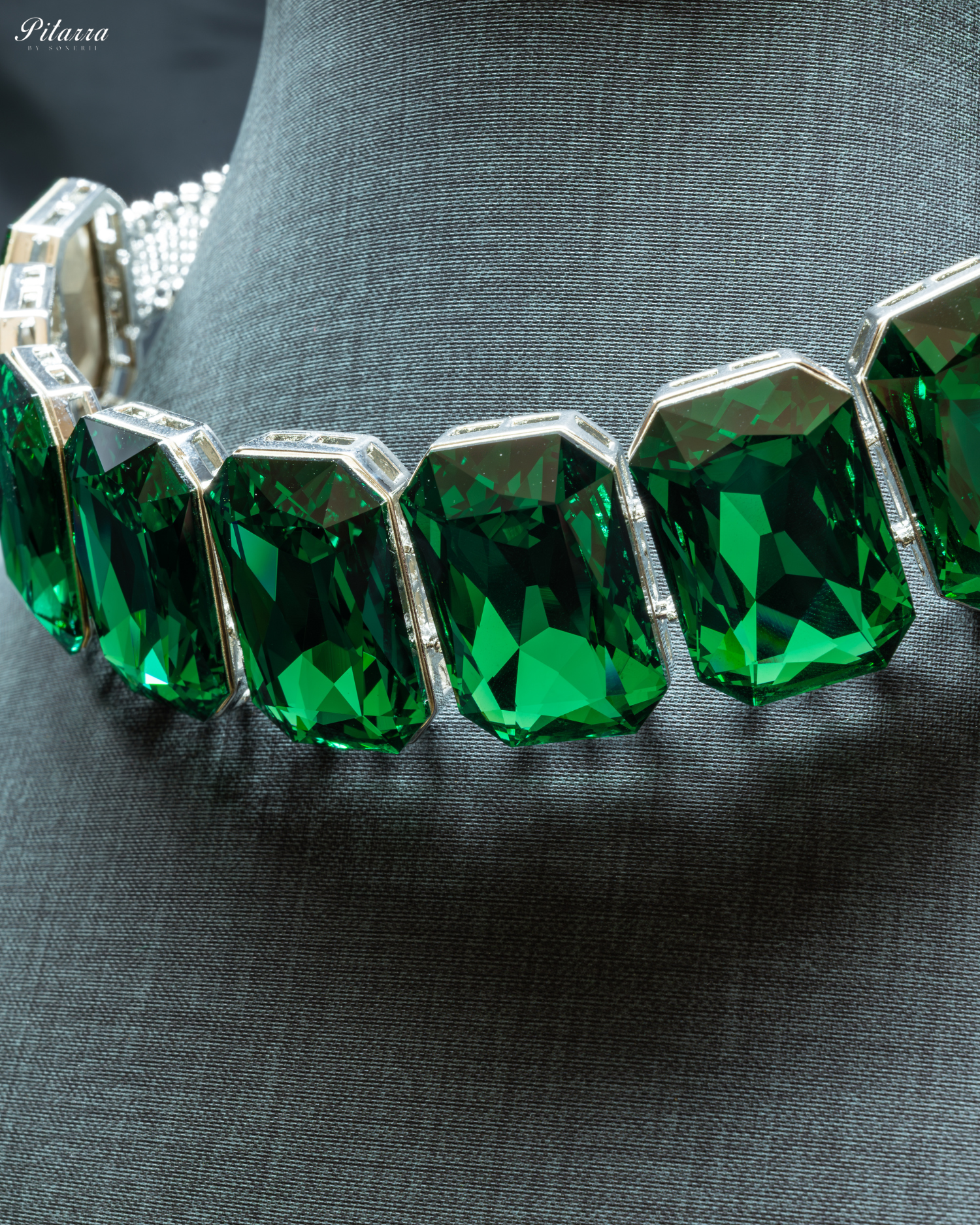 Royal Green Swarovski Choker Set_Zoom Angle