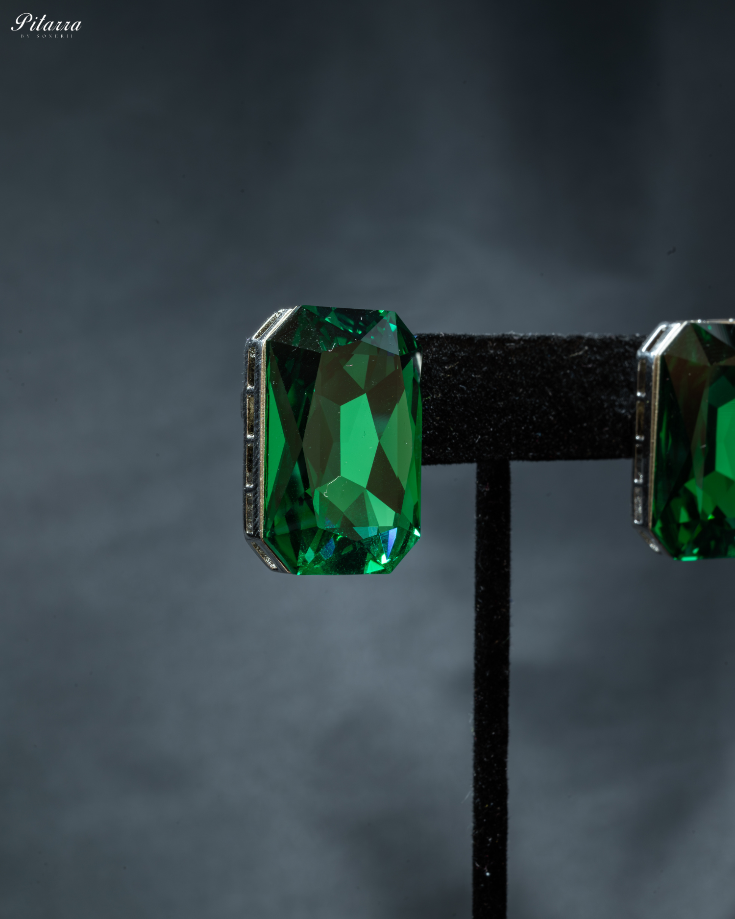 Royal Green Swarovski Choker Set_Zoom Earrings