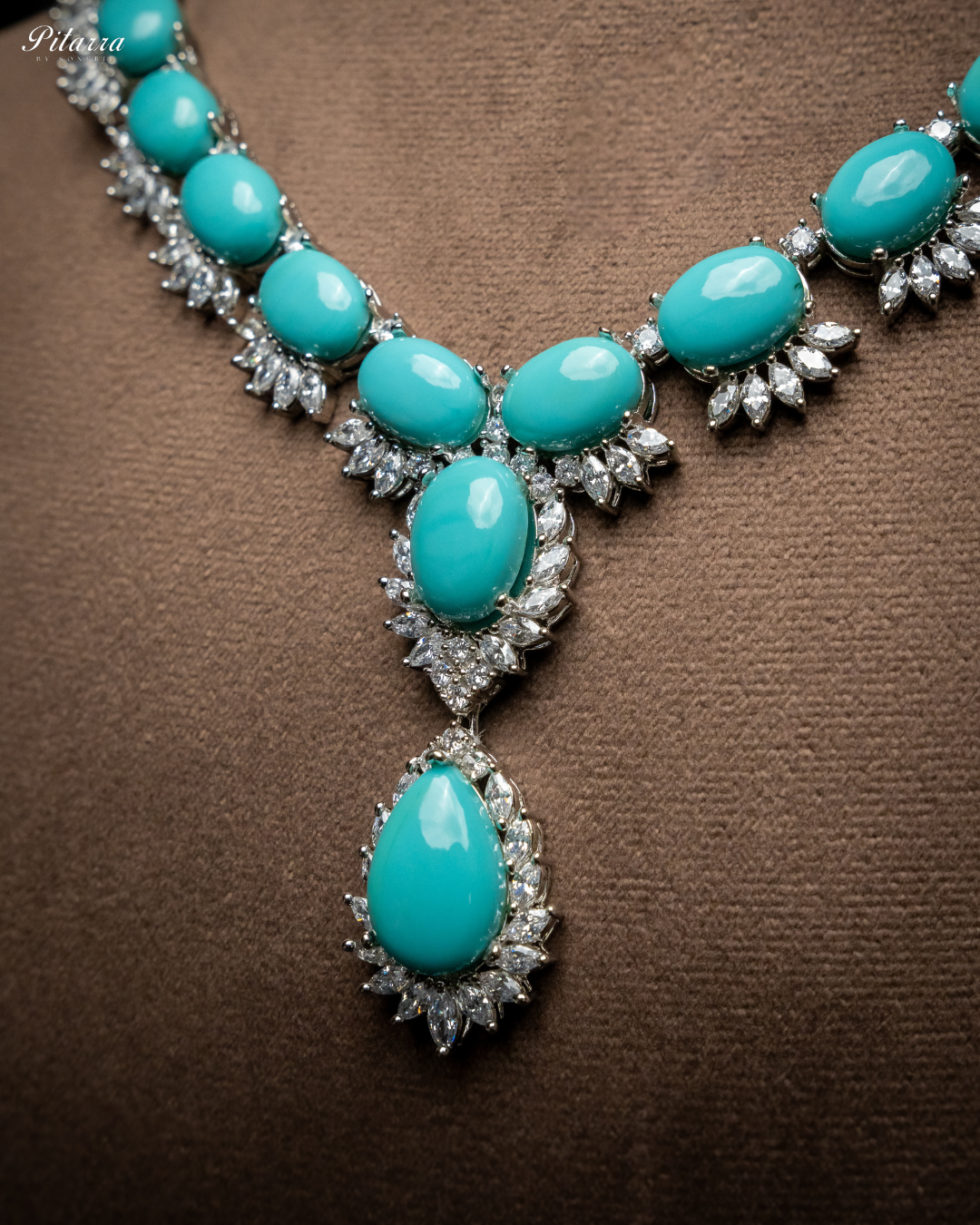 Turquoise_Blue_Zircon_Silver_Necklace_Set_Zoom_Angle