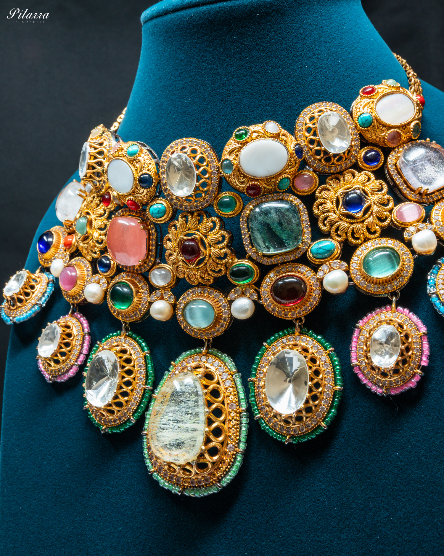 White Doublet with Navaratna Choker Set_Zoom Angle