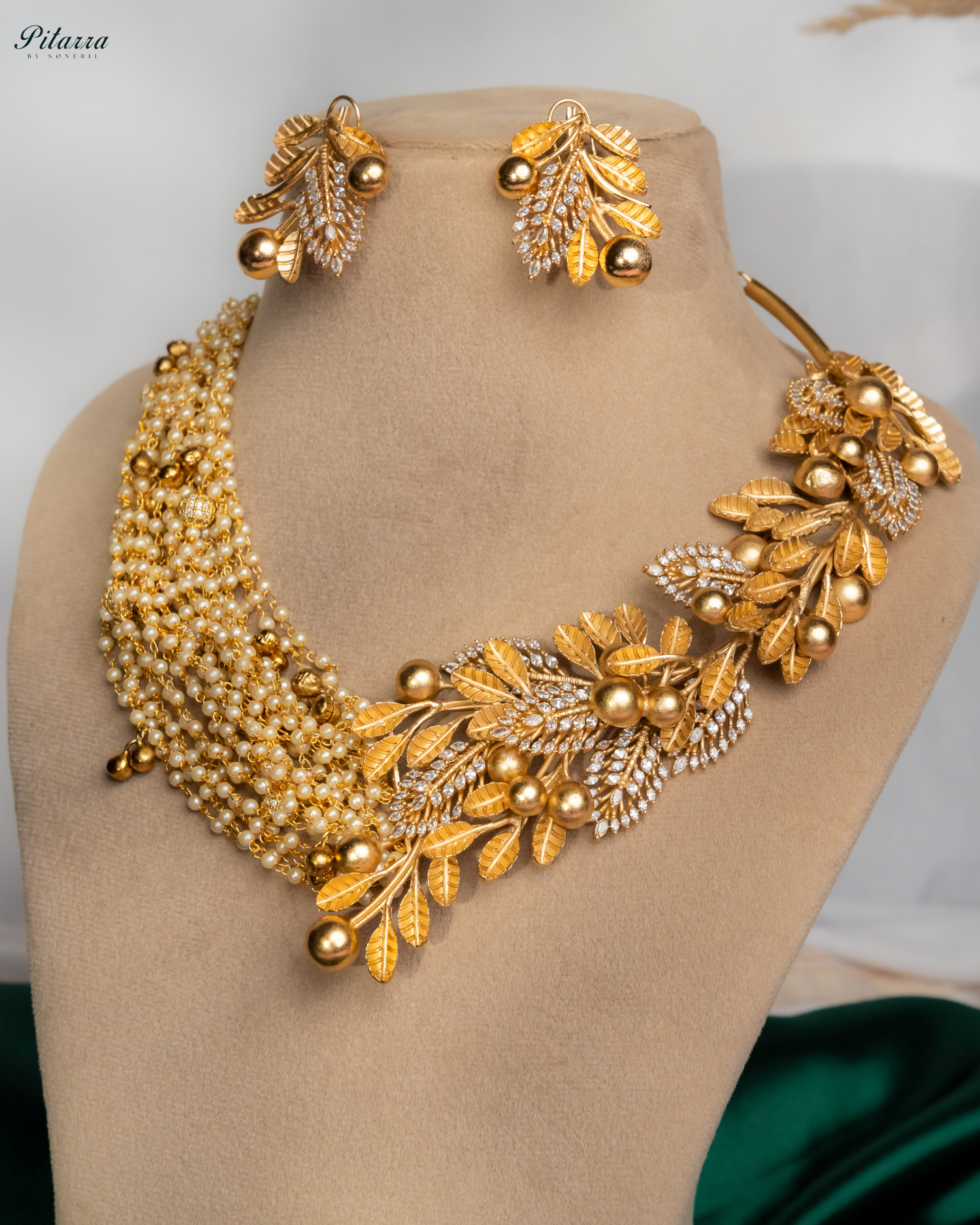 Antique Design Pearl and Leaf Necklace Set