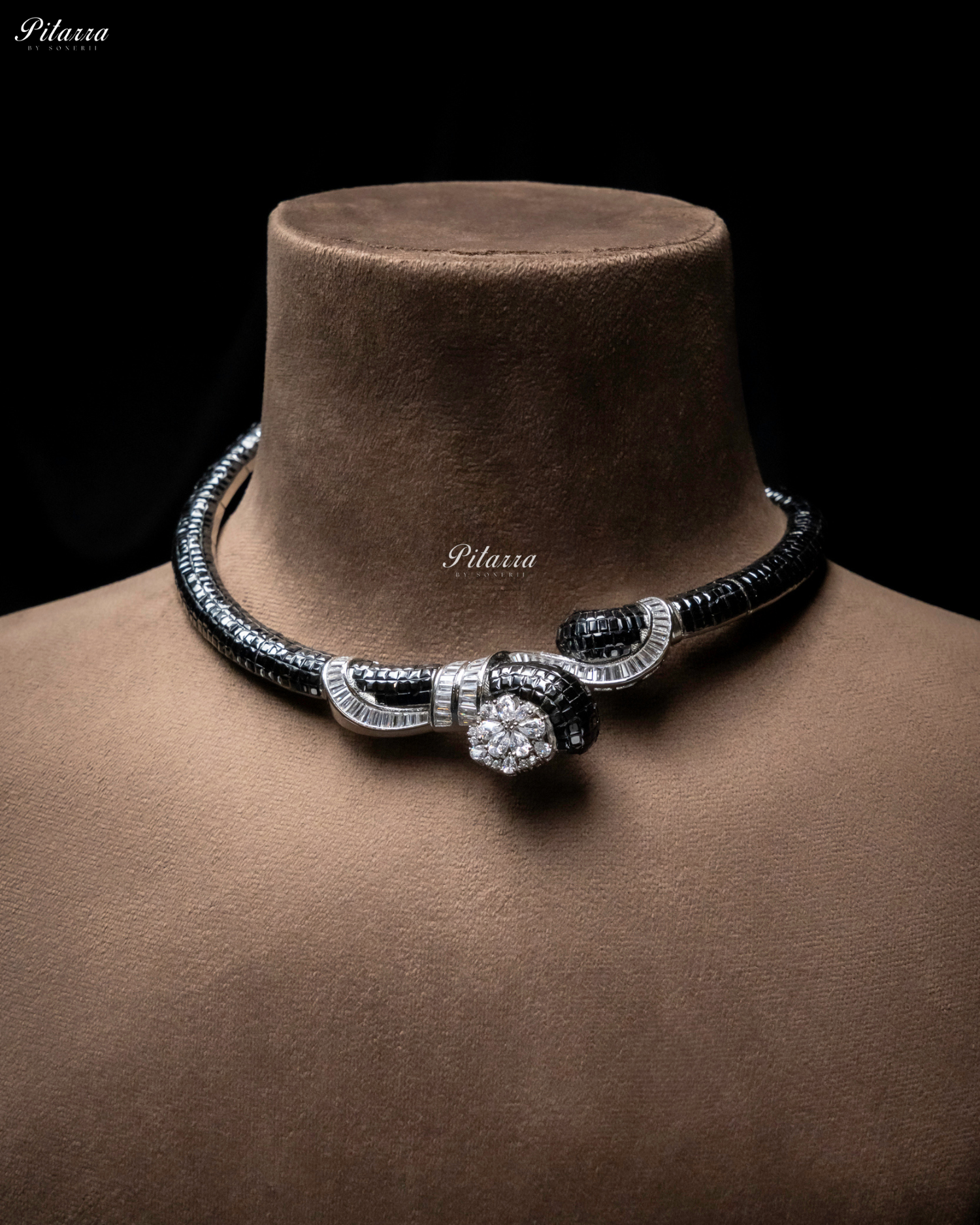 Black Unique Style Pitarra Crystal Choker Set