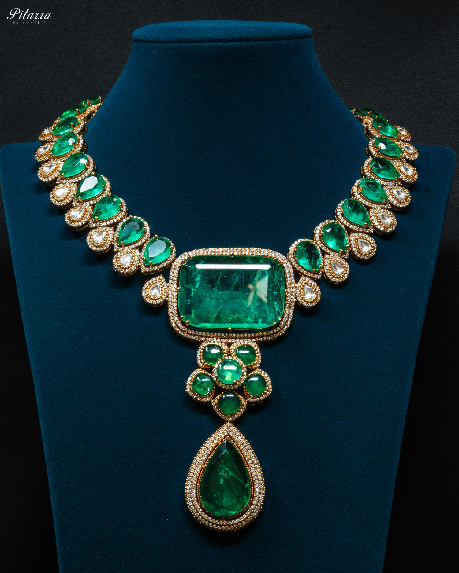 Green Stone Tear Drop Carved Necklace Set