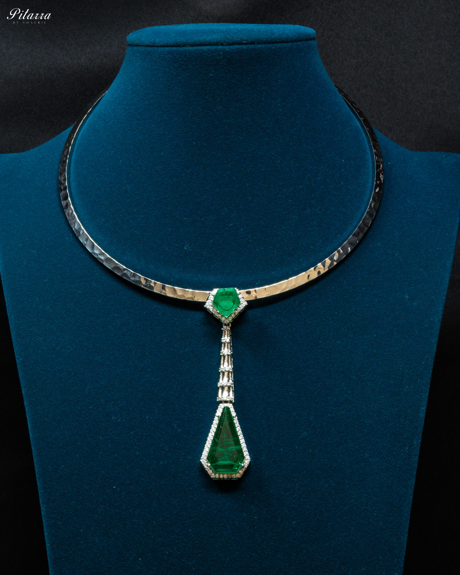 Elegant Emerald Silver Necklace Set By Pitarra