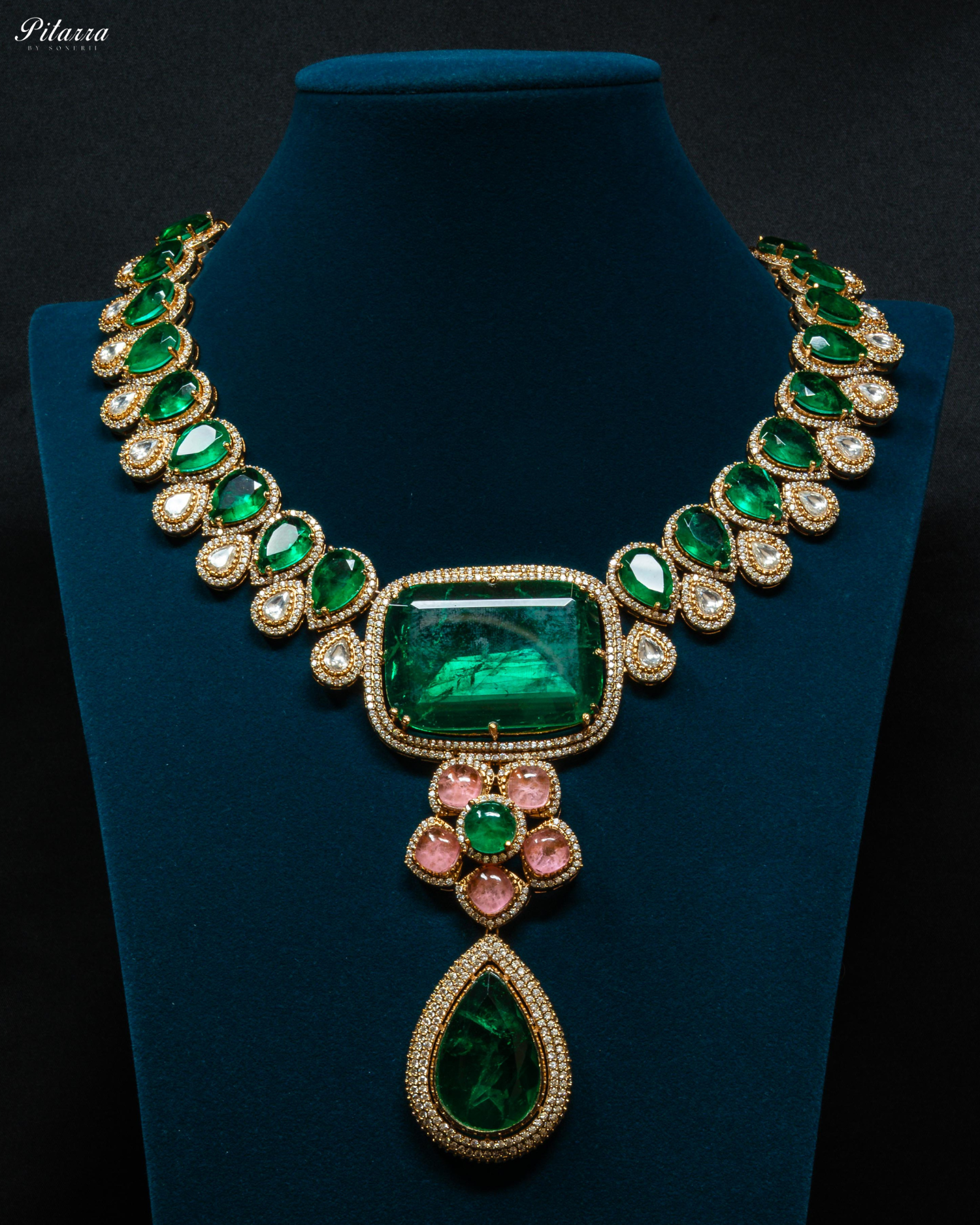 Emerald Stone Tear Drop Carved Necklace Set