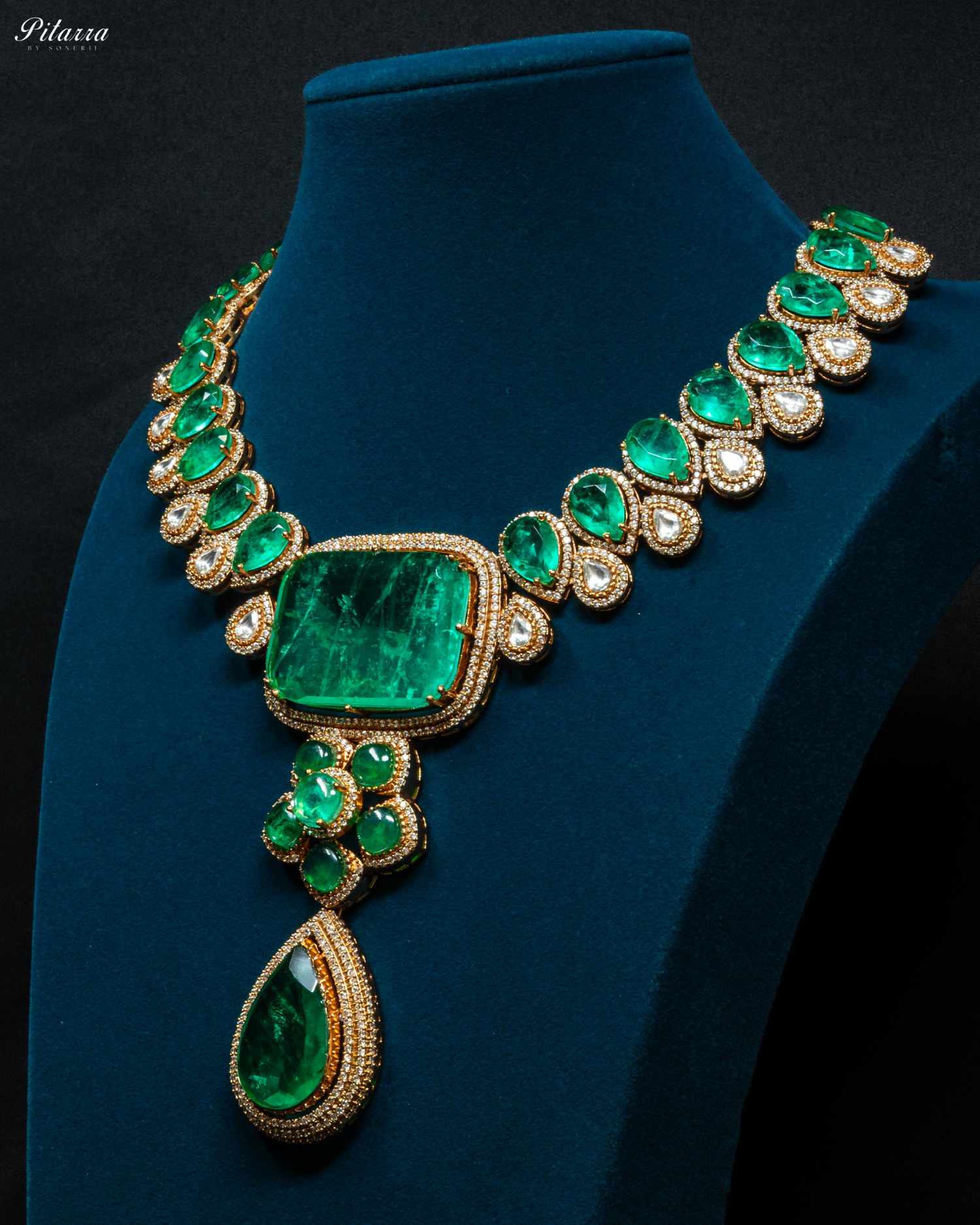 Green Stone Tear Drop Carved Necklace Set