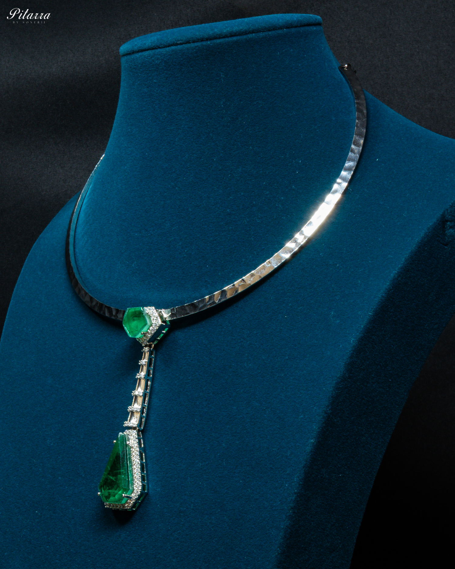 Elegant Emerald Silver Necklace Set By Pitarra