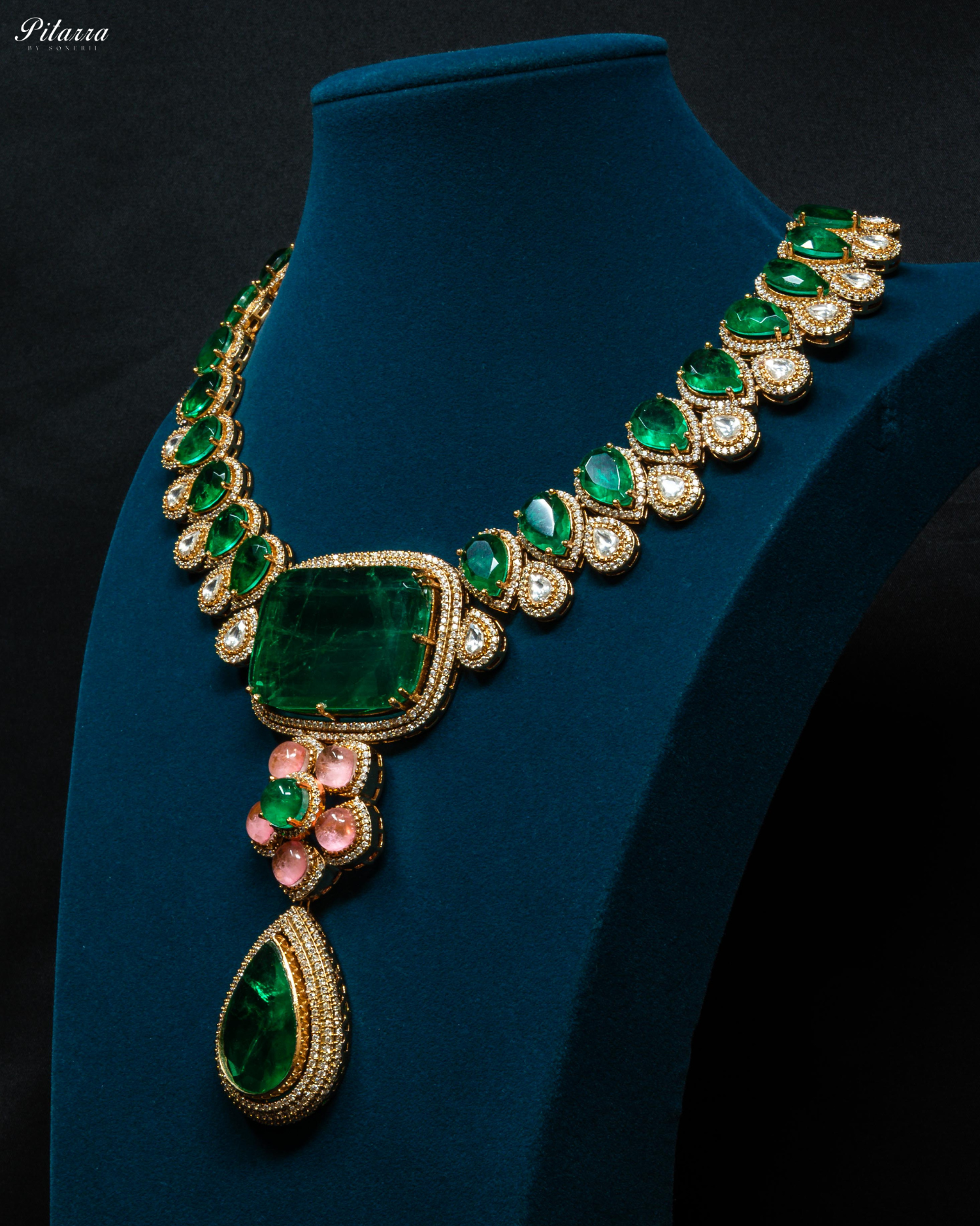 Emerald Stone Tear Drop Carved Necklace Set