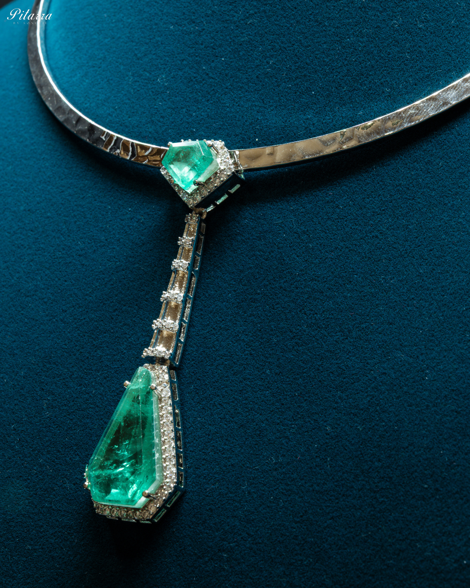 Green Stone Silver Necklace Set By Pitarra
