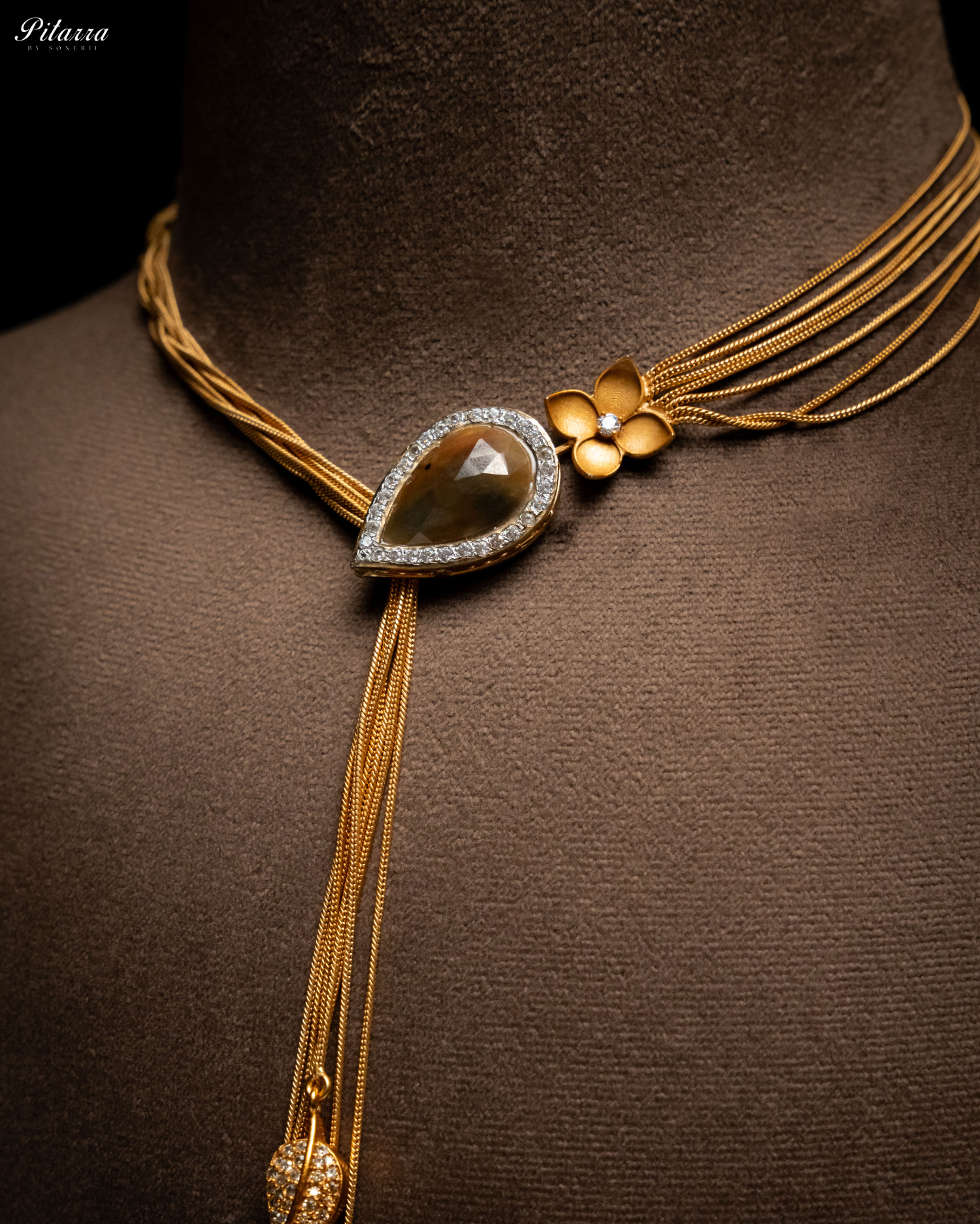 Pitarra Yellow Stone Golden Pendant Set