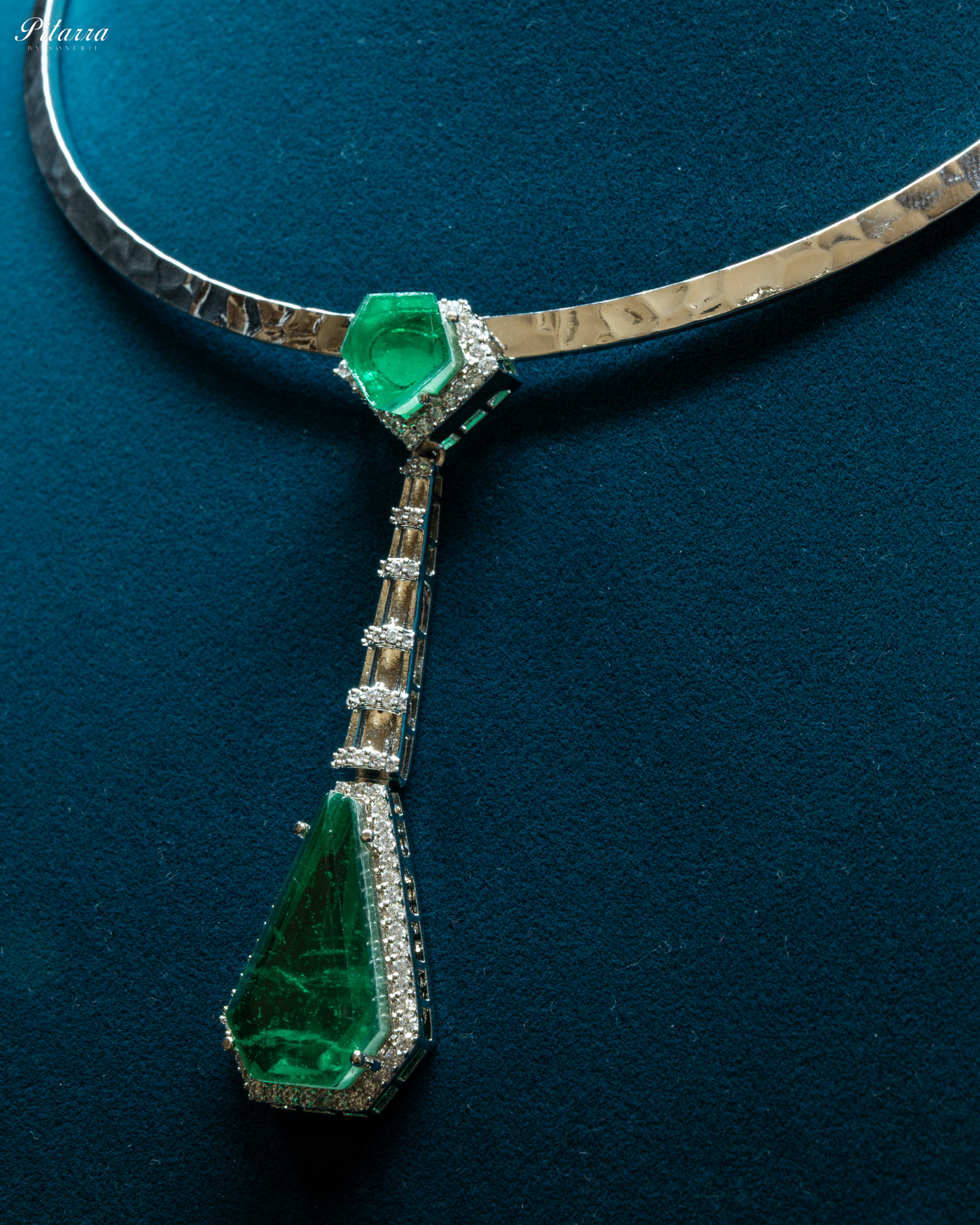 Elegant Emerald Silver Necklace Set By Pitarra