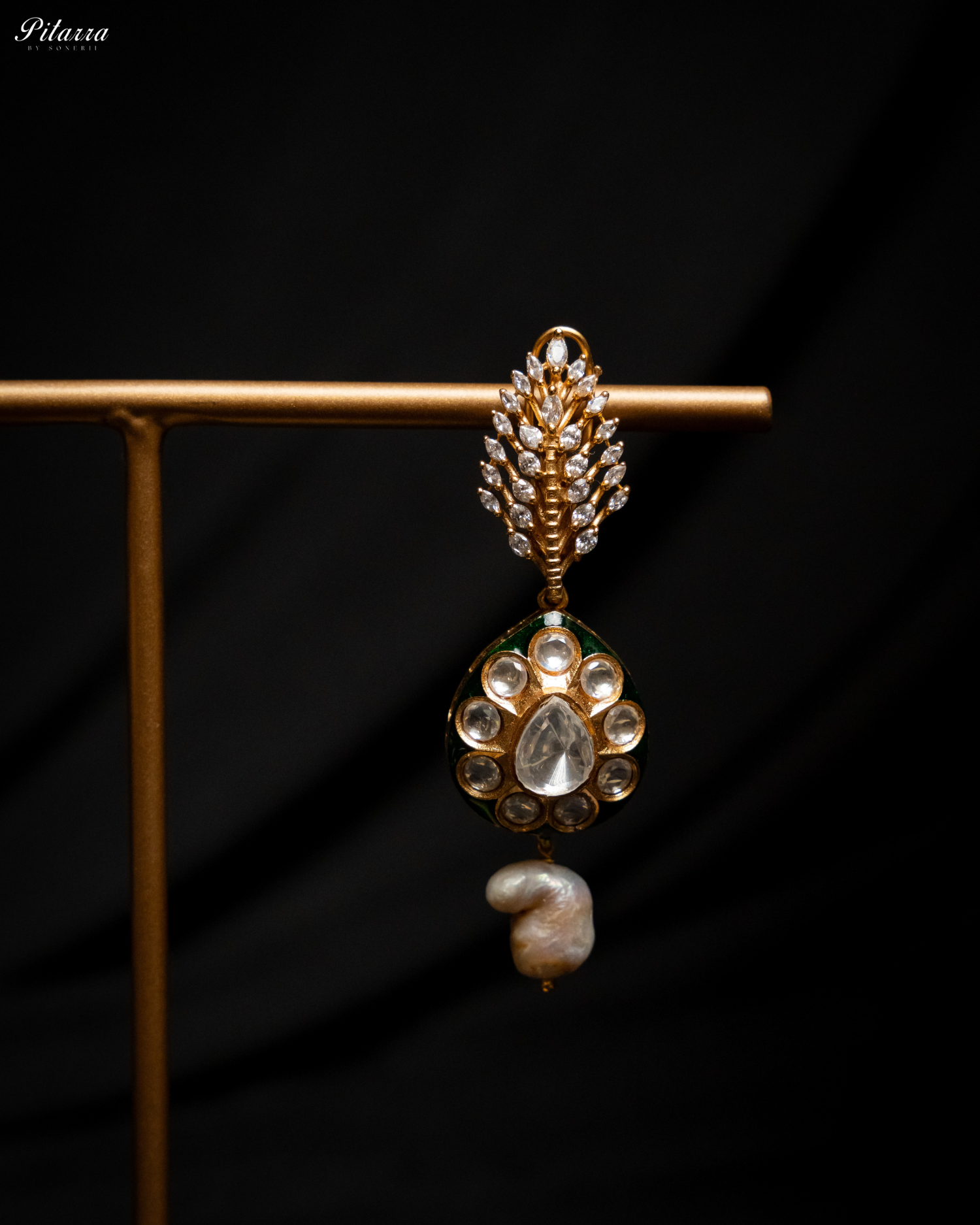White Crystal Gold Finish Kundan Choker Set