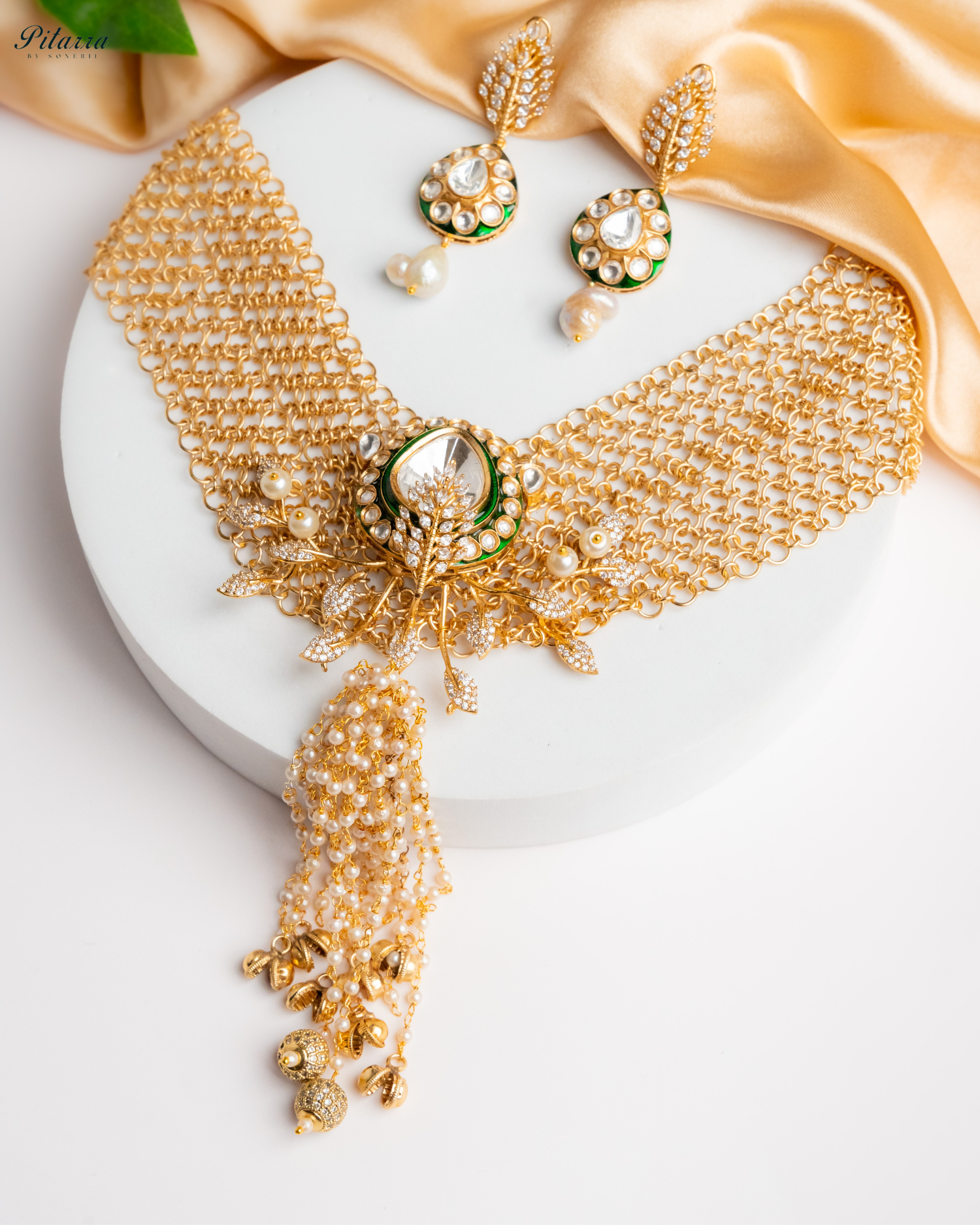 White Crystal Gold Finish Kundan Choker Set