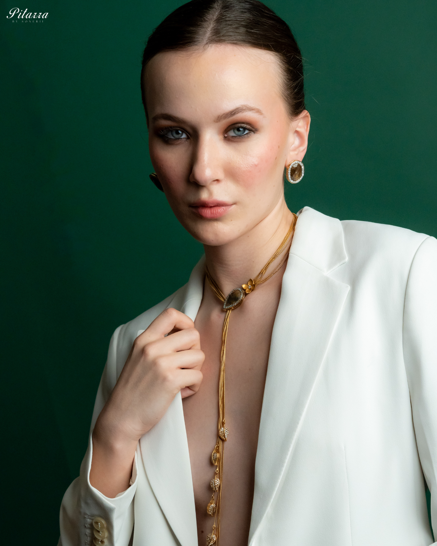 Pitarra Yellow Stone Golden Pendant Set