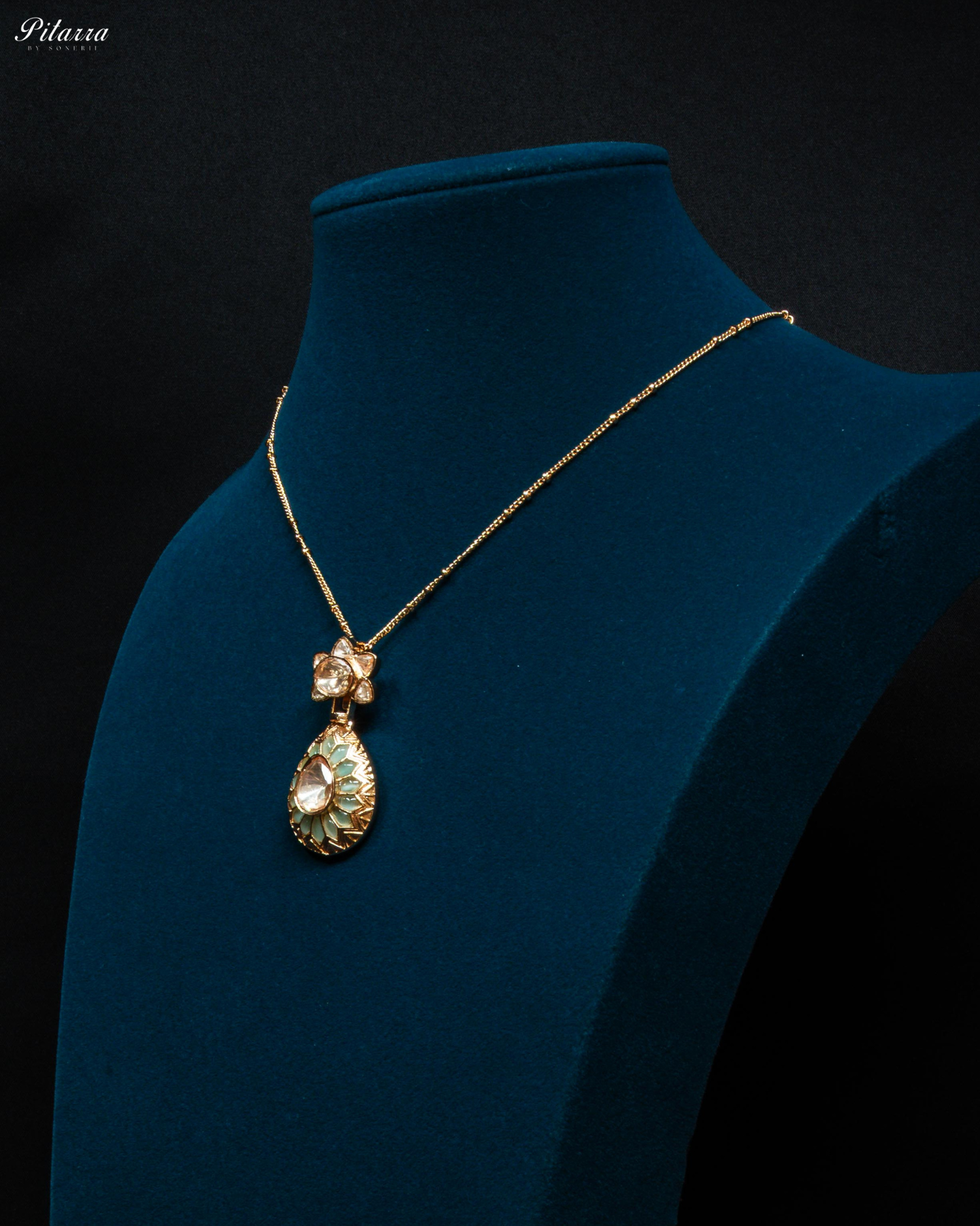 White Floral Polki Kundan Pendant Set