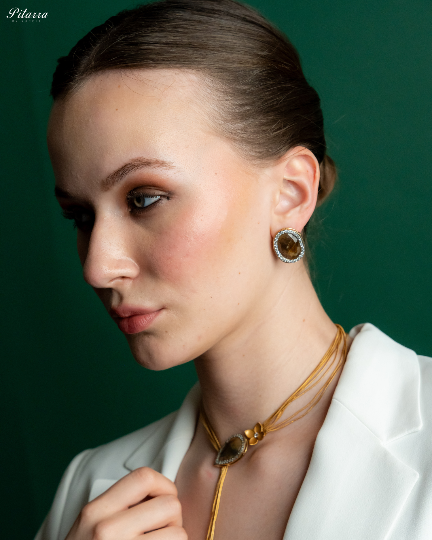 Pitarra Yellow Stone Golden Pendant Set