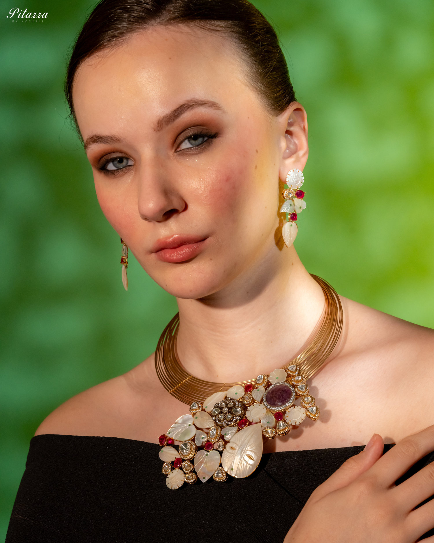 Designer Hasli Golden Kundan Necklace Set