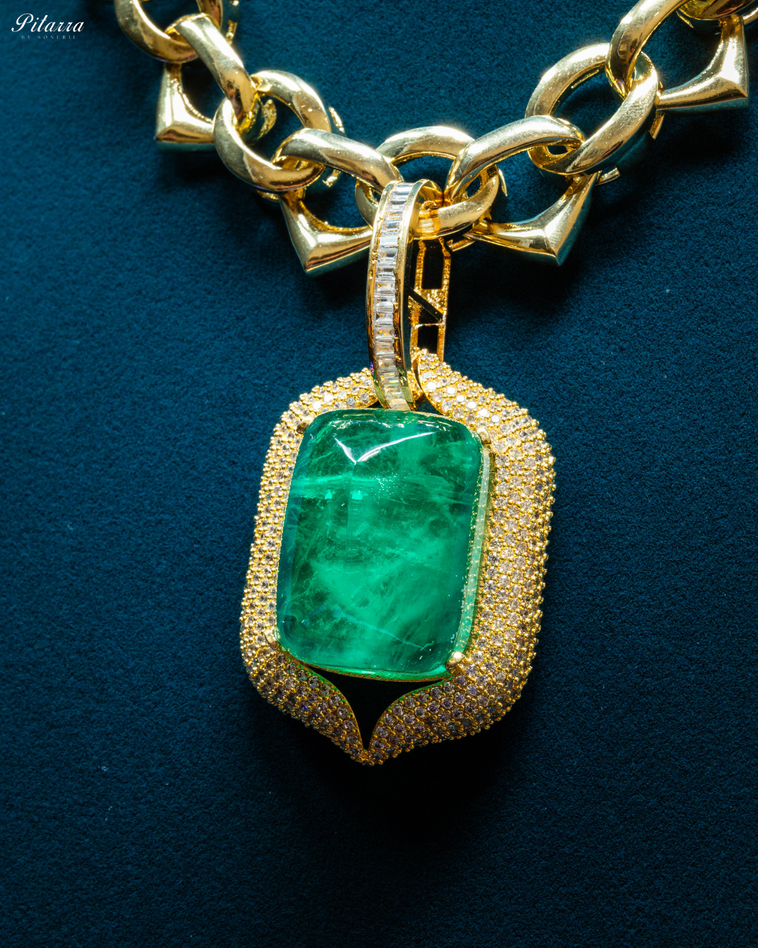 Dark Green Pendant Gold Chain Necklace_Zoom Angle