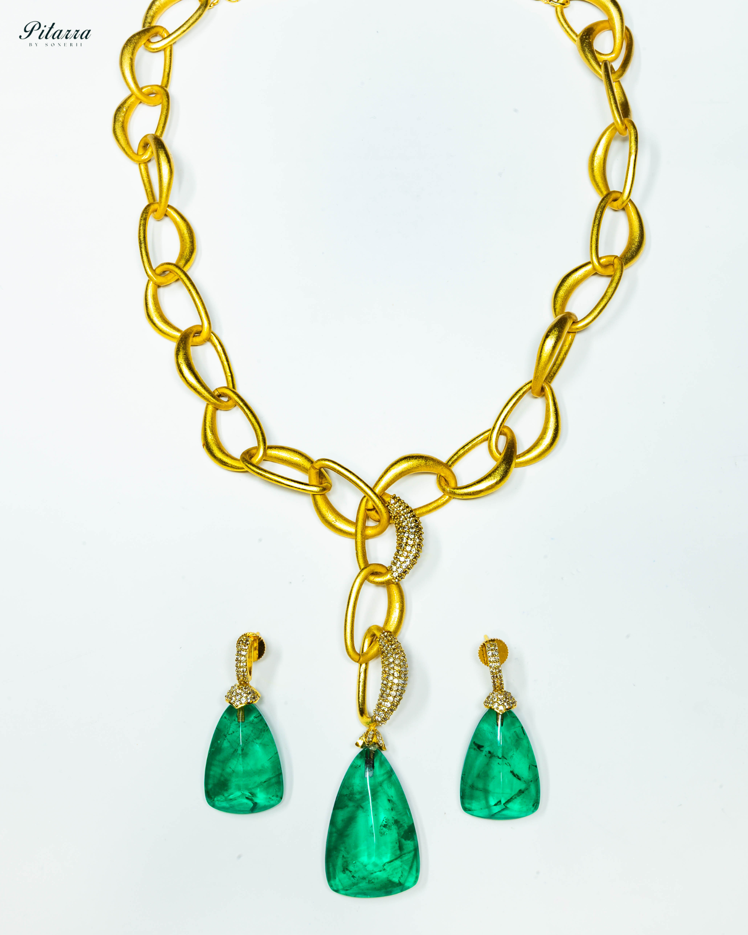 Emerald Stone Statement Gold Chain Necklace_White Background