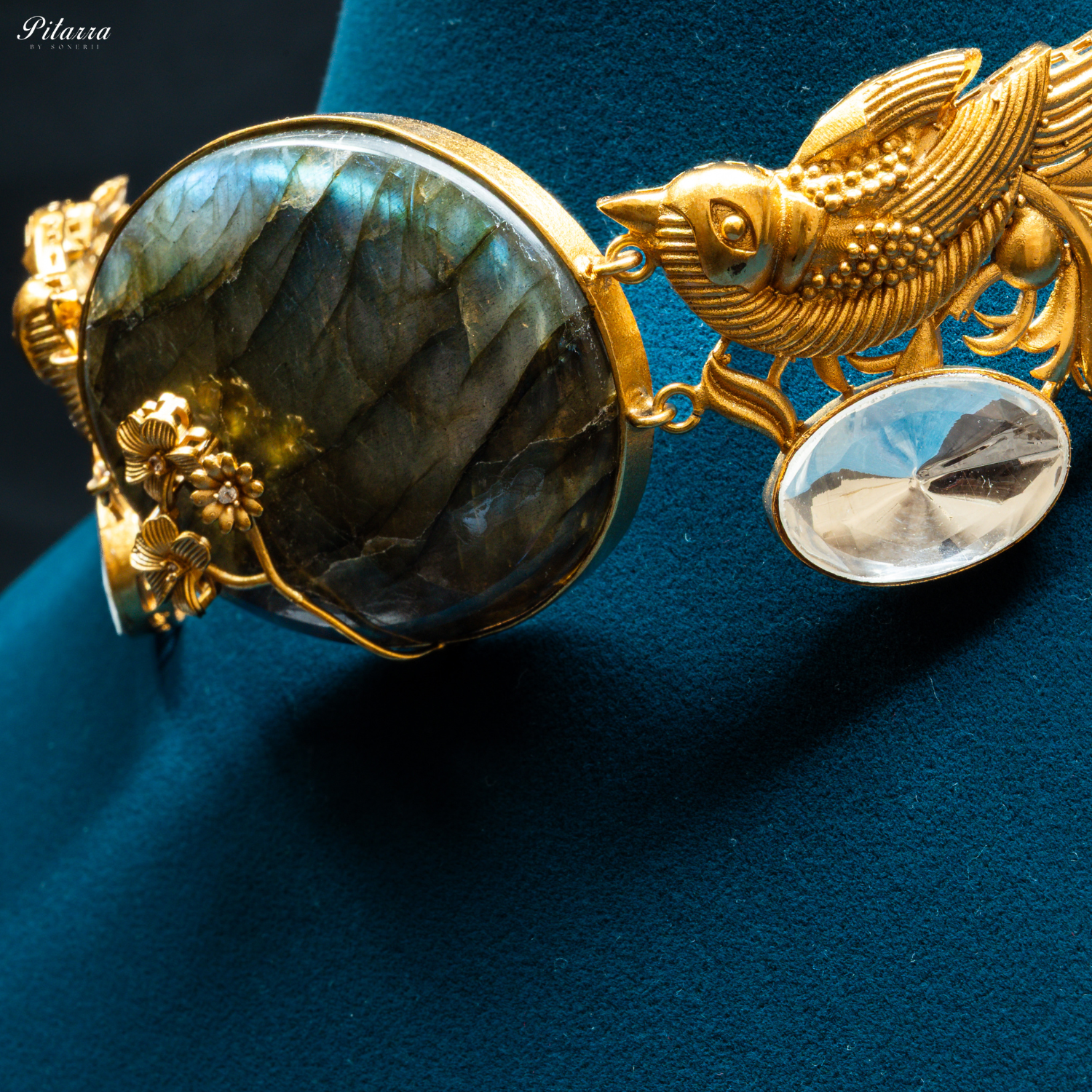 Green Stone Golden Bird Fusion Choker Set