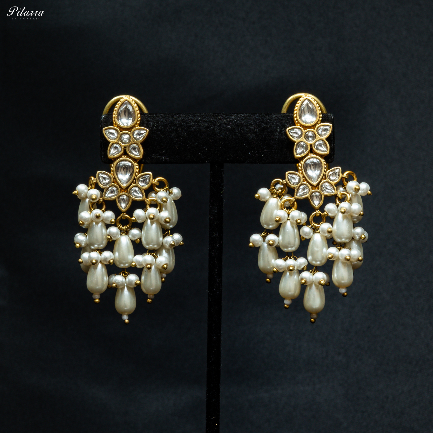 Pitarra_Golden_White_Beads_Kundan_Necklace_Set_Earrings
