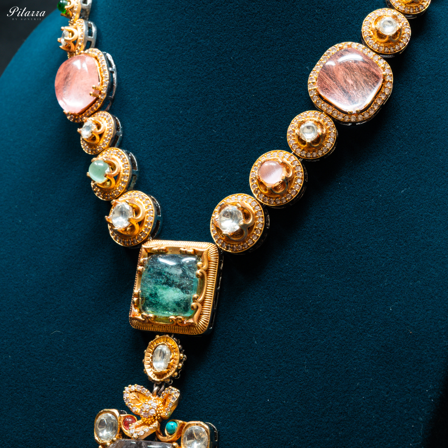 Pitarra Long White Kundan Necklace Set_Zoom Angle