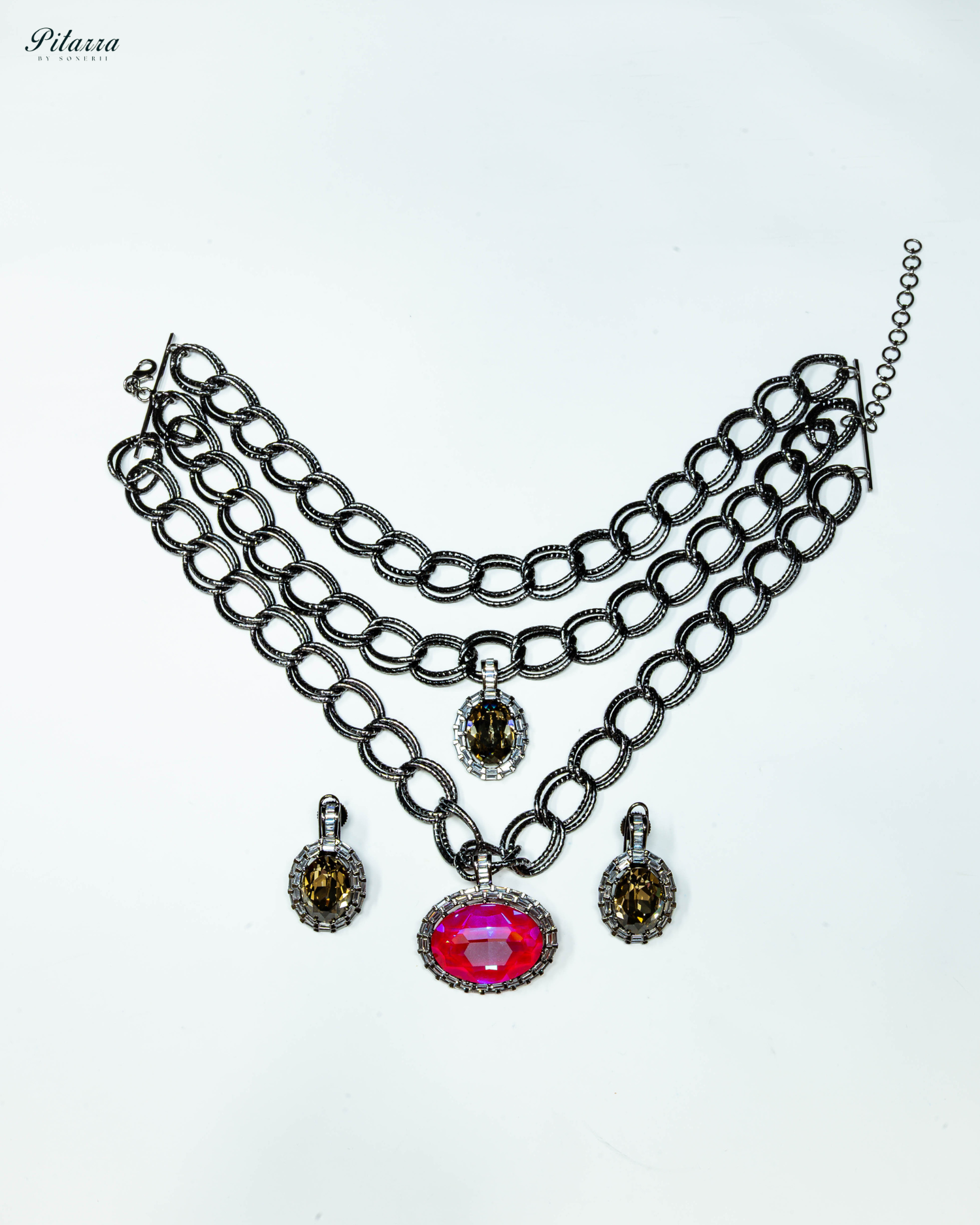 Red Statement Pendant Chain Choker_White Background