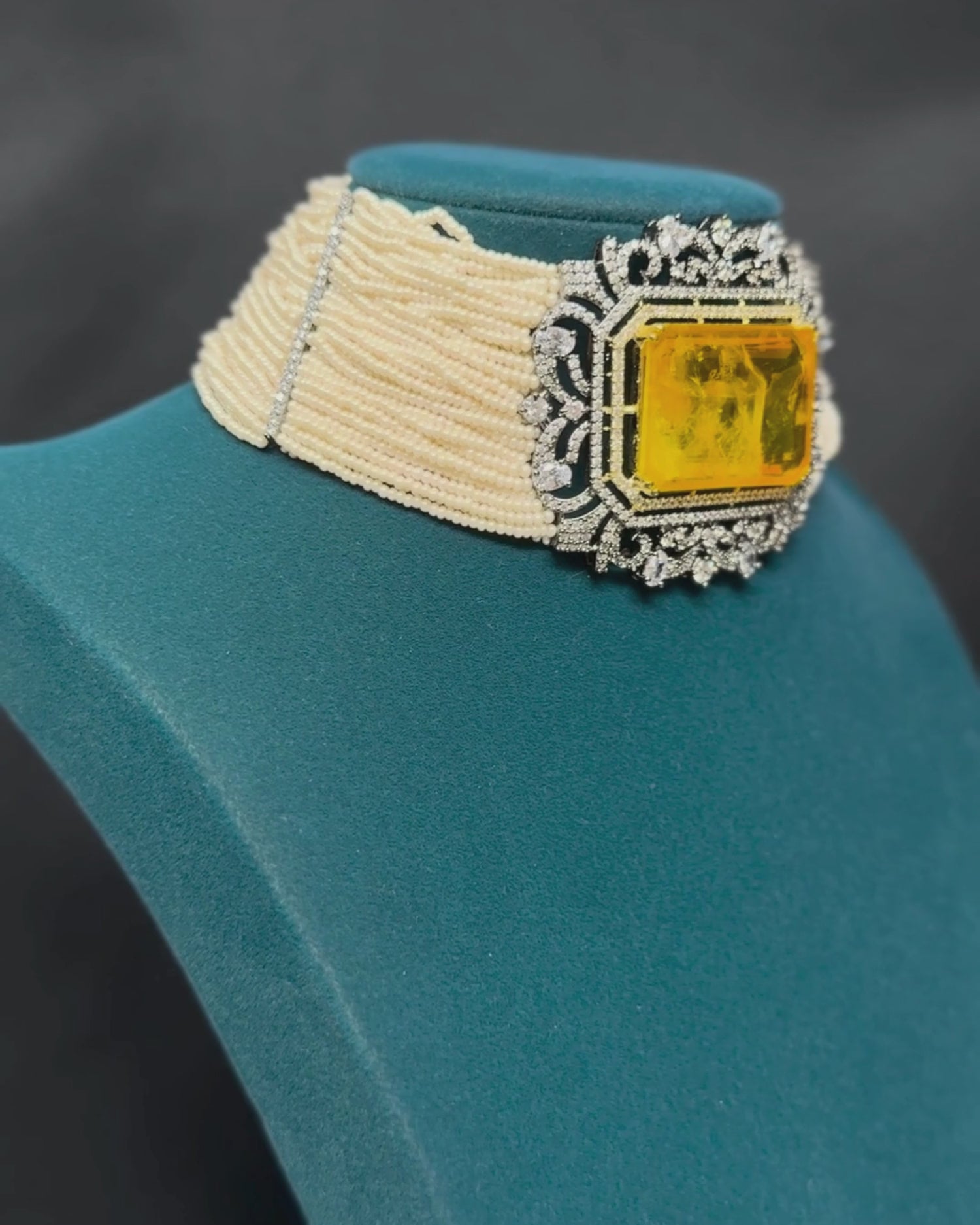 Yellow Stone Doublet Pearl Choker Set_Video